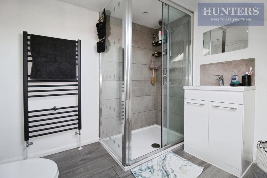 pbox-bathroom-335724.JPG