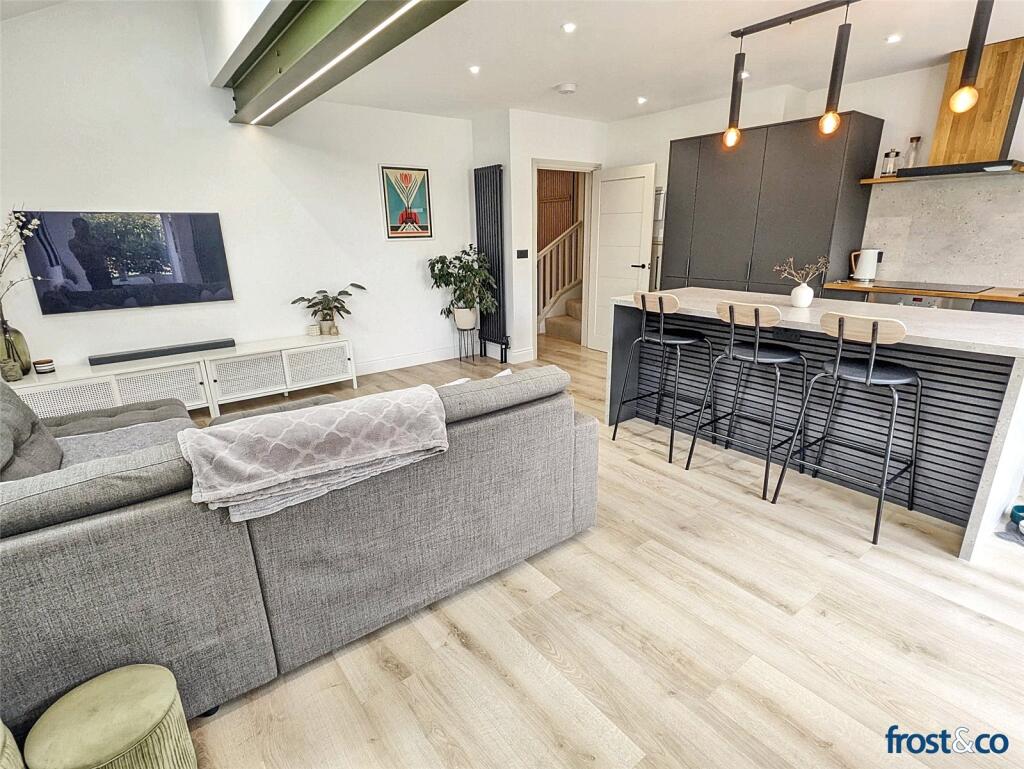 Lounge/Kitchen