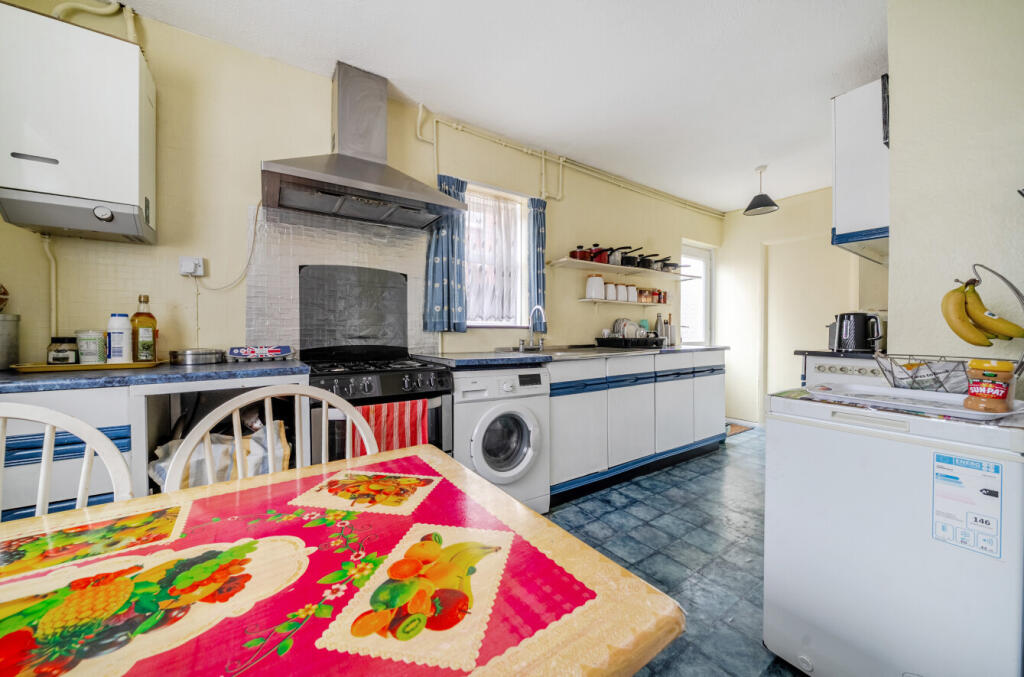 1344069-11-68a599...