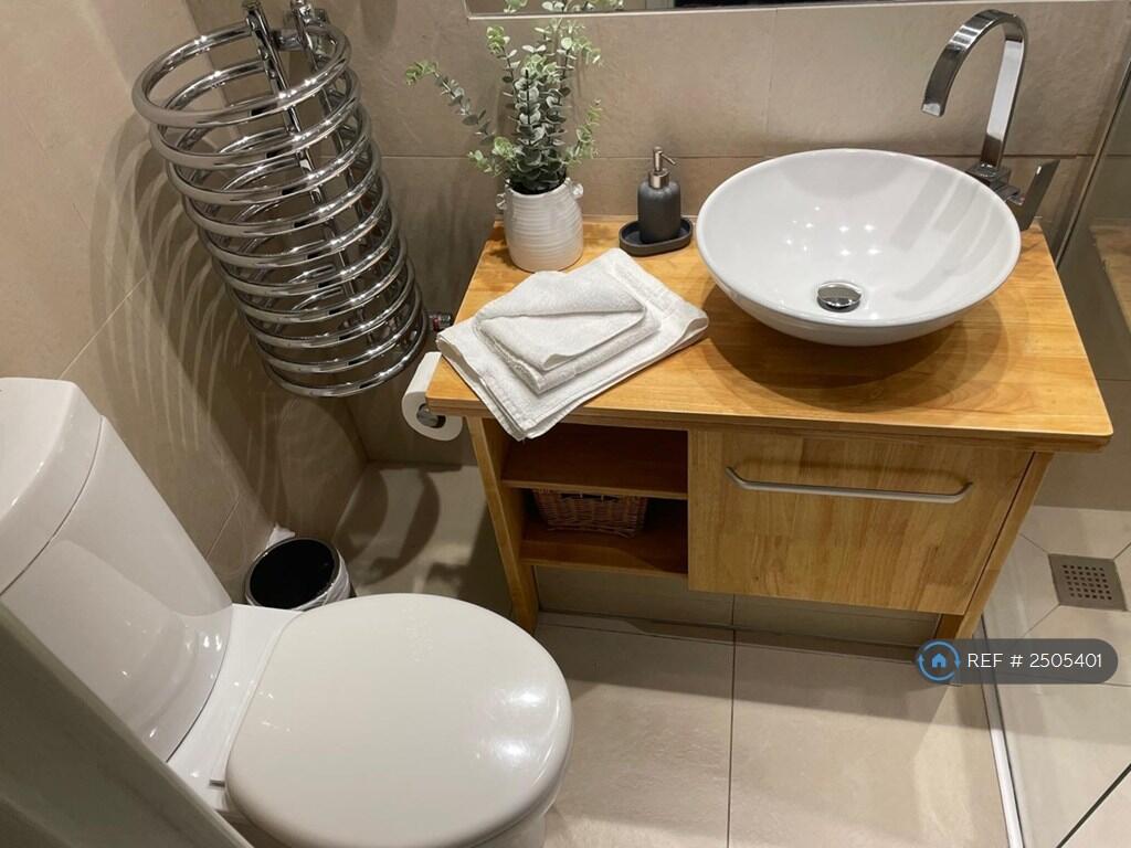 Ensuite Shower Room  -Walk In Shower 