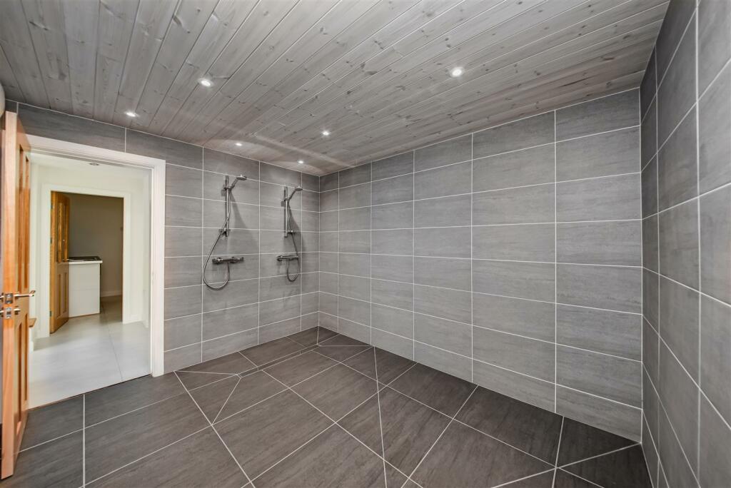 SHOWER ROOM/WET ROOM