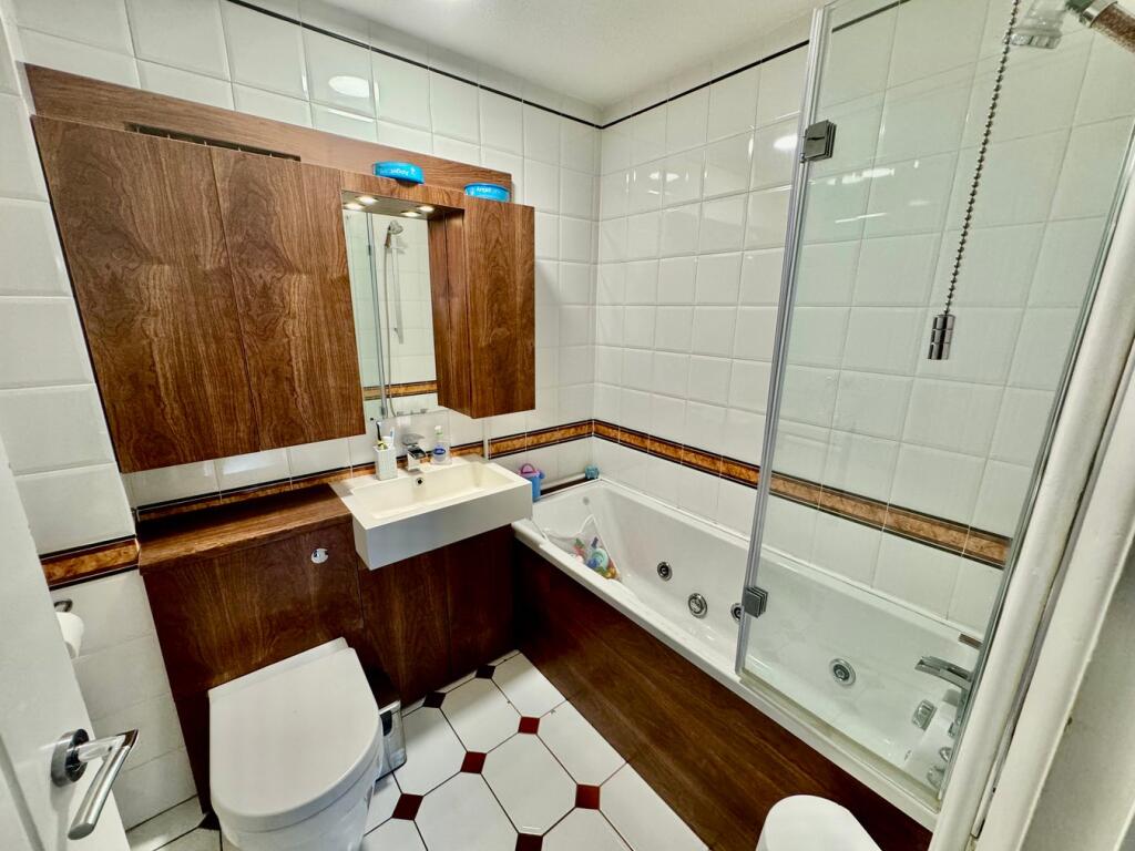 Main home Family Bathroom