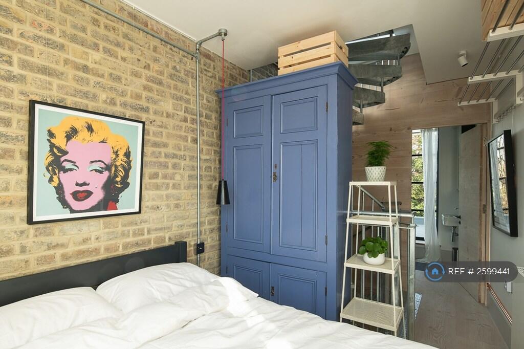 Bedroom &amp; Wardrobe