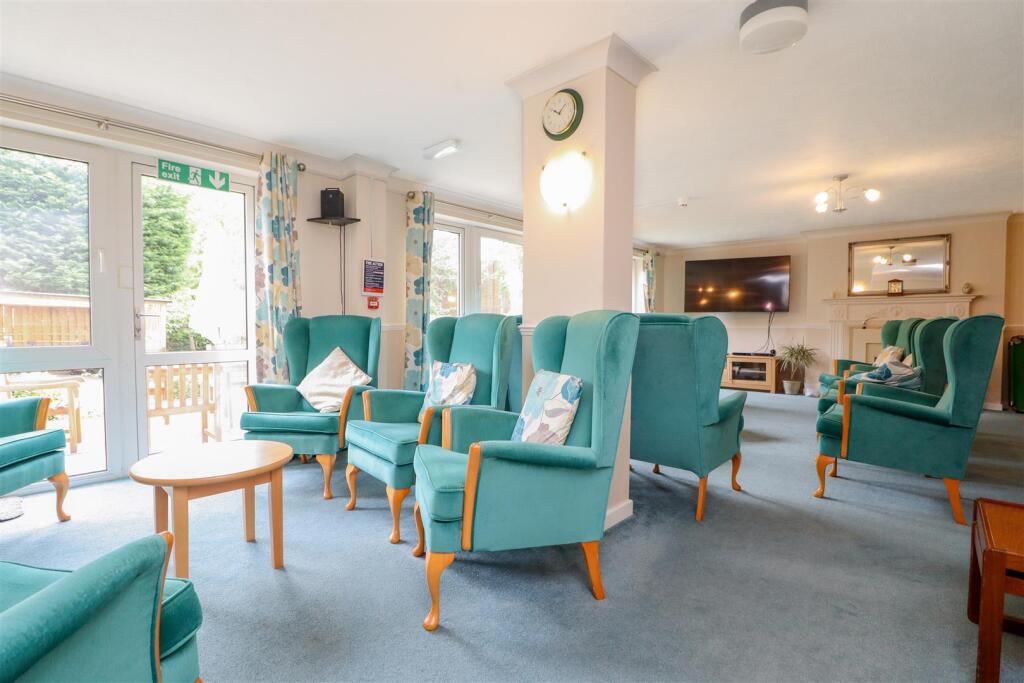 COMMUNAL LOUNGE