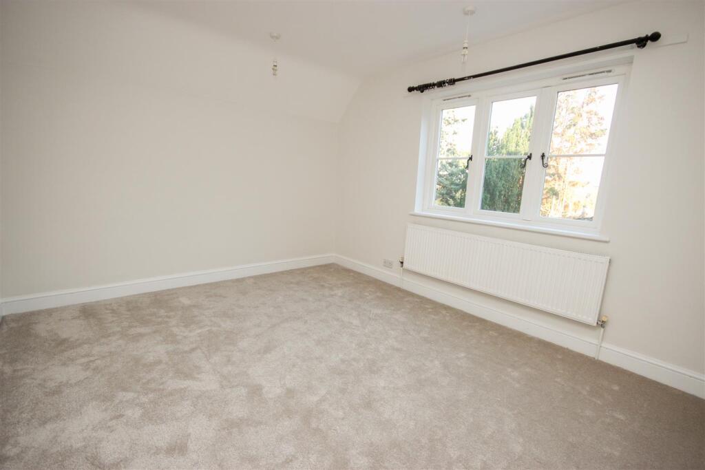 Bedroom 4.jpg