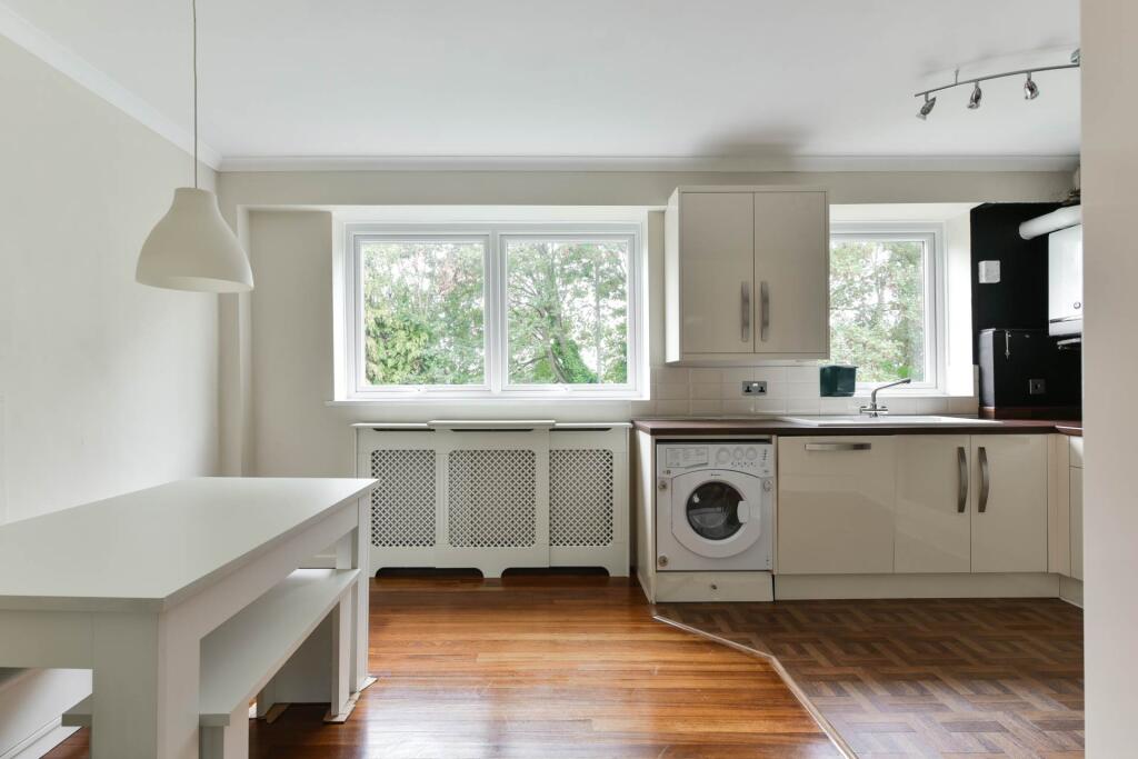 Treemount Court, Grove Avenue