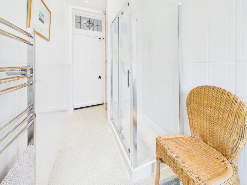 CAM02386G0-PR0133-STILL027