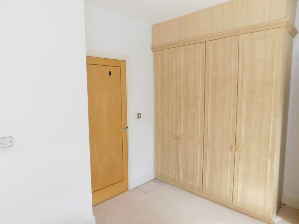 Master Bedroom Fitted Wardrobes