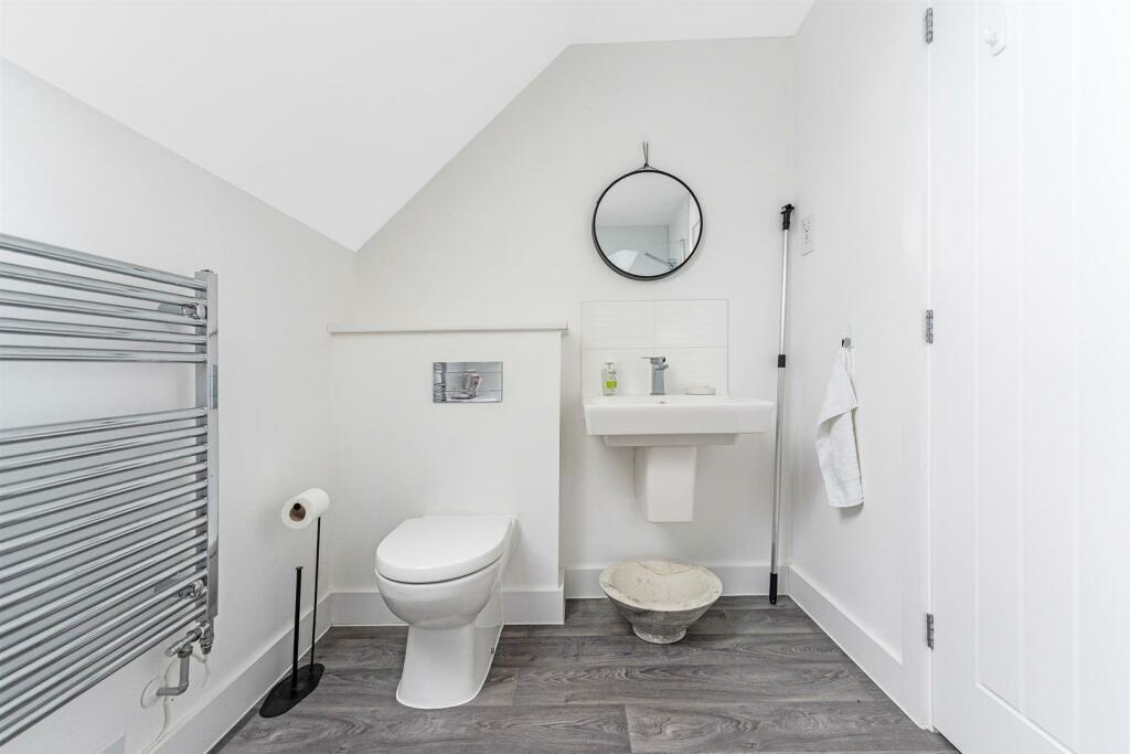 Bathroom 2.jpg