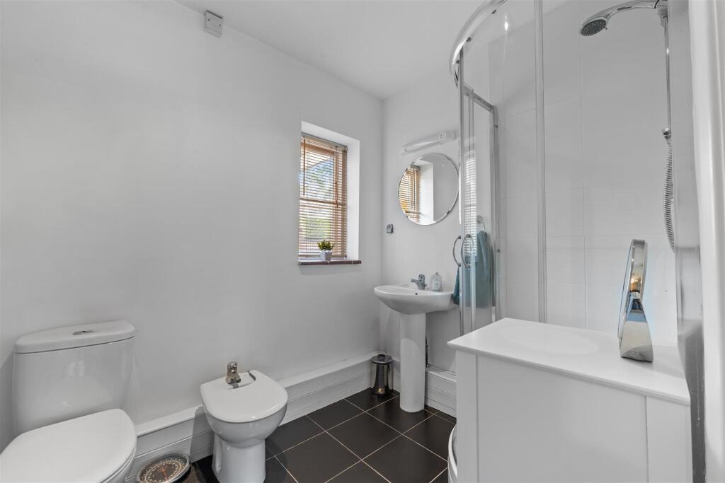 ENSUITE SHOWER ROOM