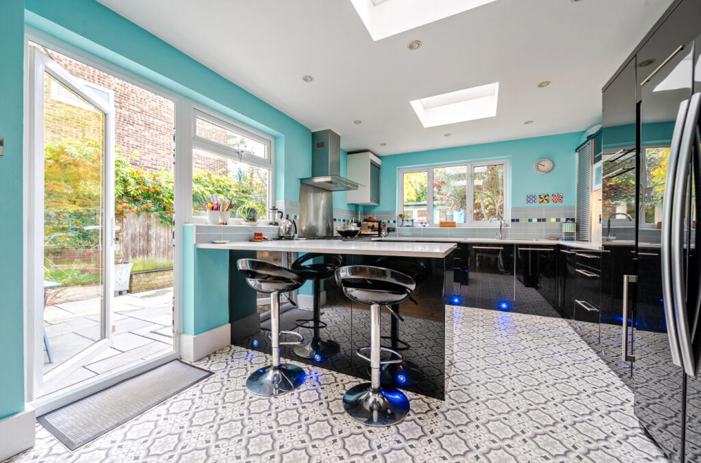 1364080-19-68f8a0...