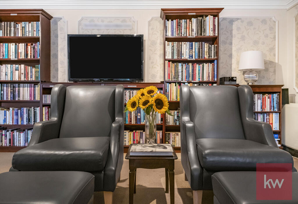 Residents' Lounge &amp; Library