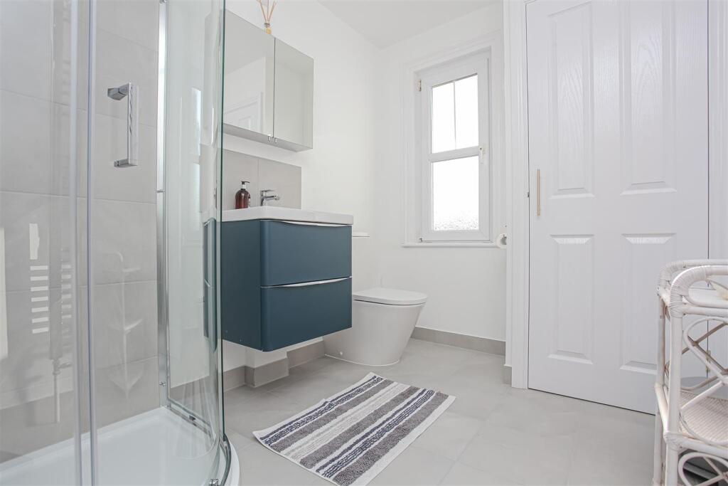 56 Harpes Road shower room.jpg