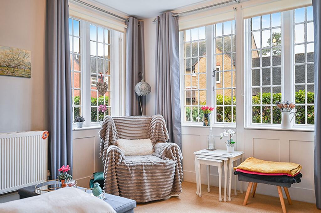 Ewell Court Grove, West Street KT17 1UX