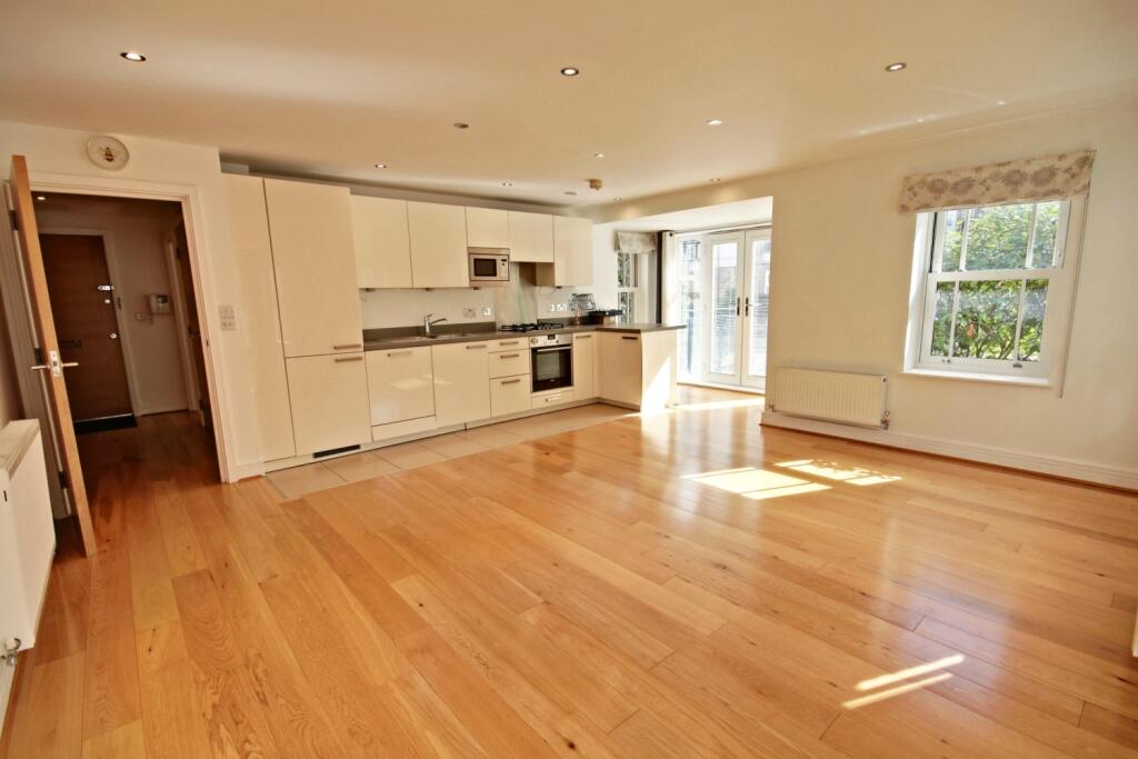 3 Holford Way - Reception-kitchen
