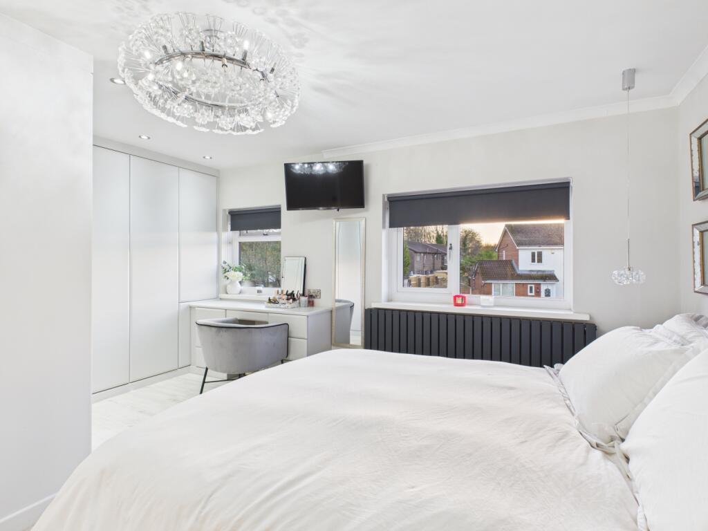 CAM03729G0-PR0181-STILL015