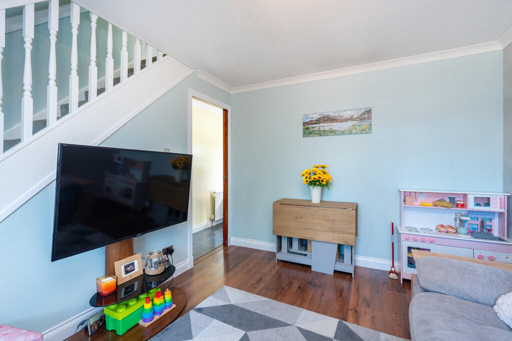 27 Carron View, M...