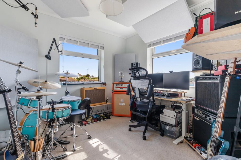 A16 - 30 Copythorne Rd Brixham - 250423