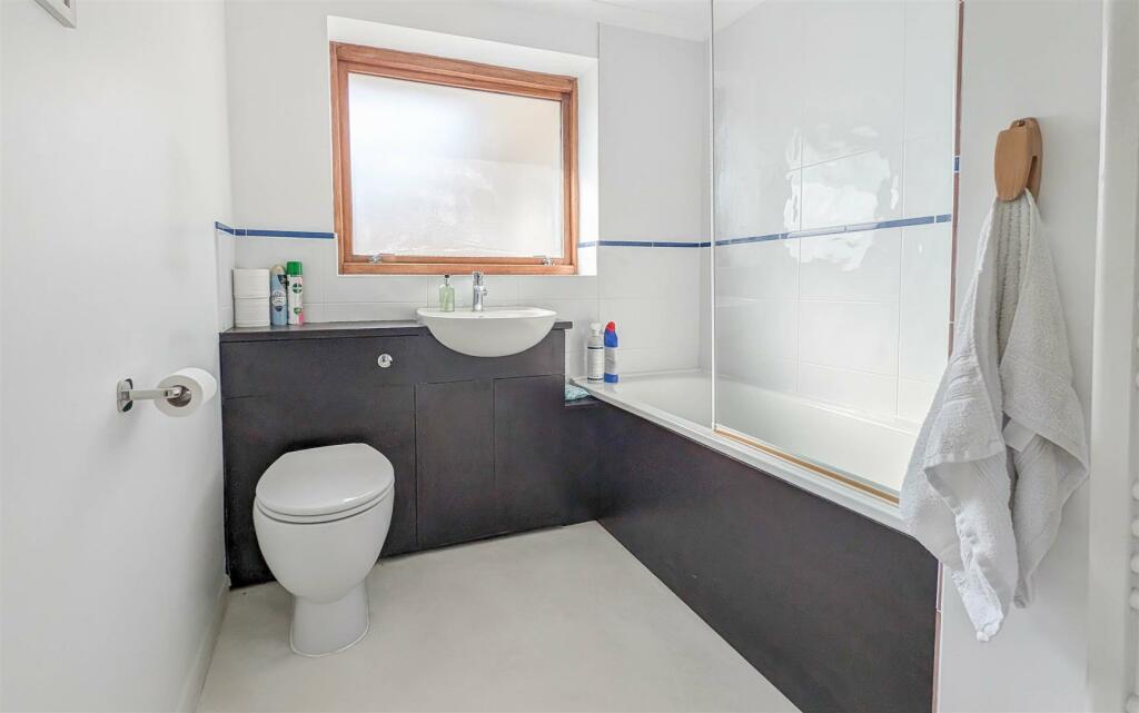 Main Bath-1.jpg