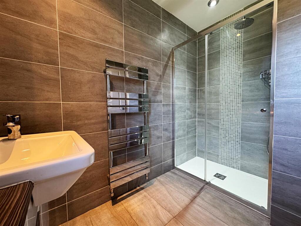 En-Suite 2