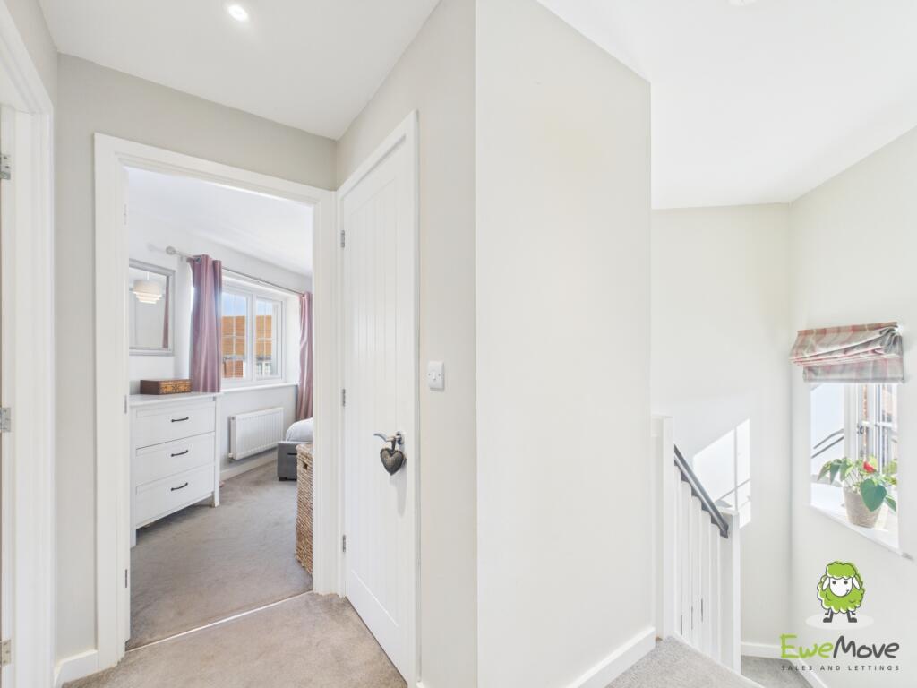 EweMove Estate Agents Basingstoke - Flagstone Cres