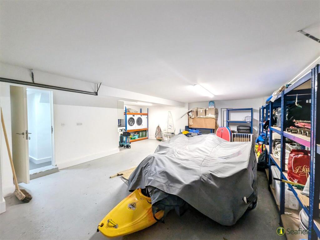 Double Garage/Utility Room
