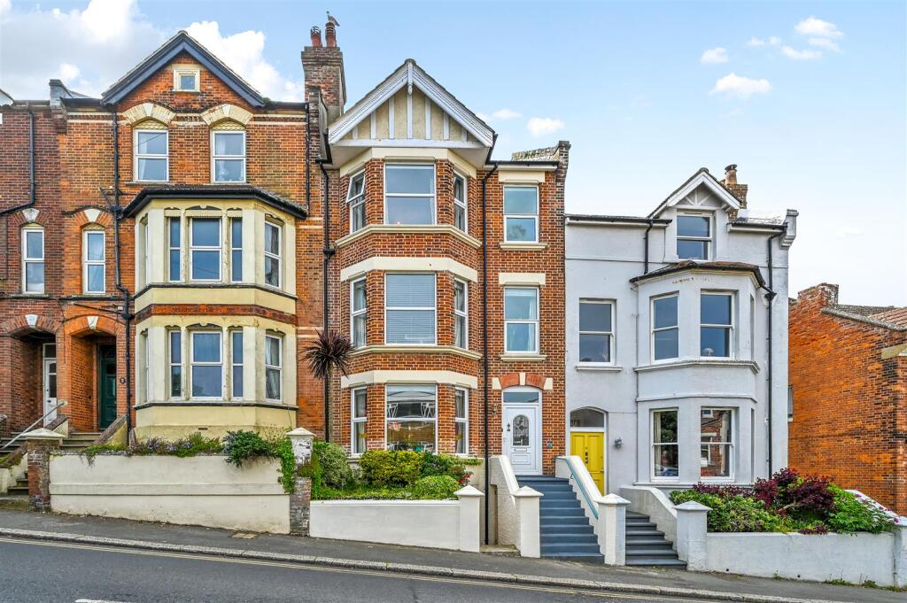 8-wellington-road-tn34 (25).jpg