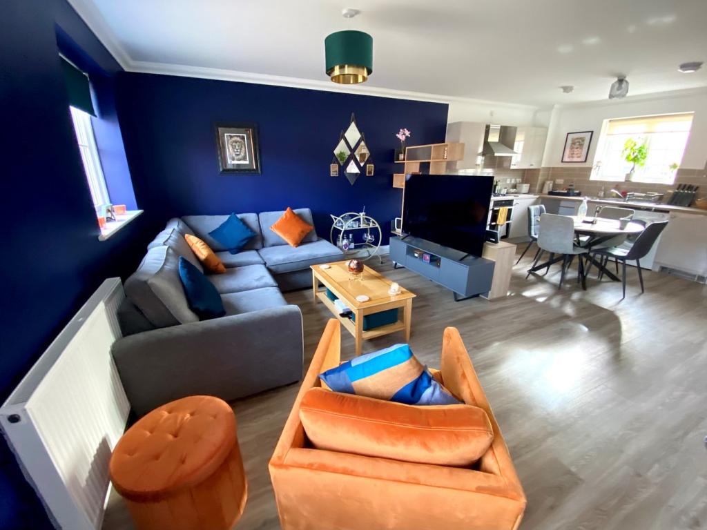 Kitchen/ Dining/ Liv