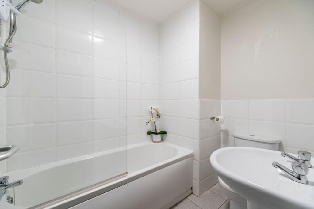 51ST - Bathroom
