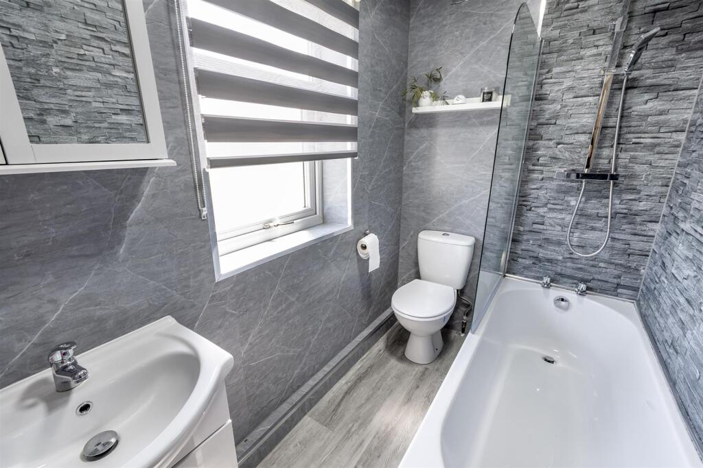 DSC_4997-Edit_bathroom.JPG