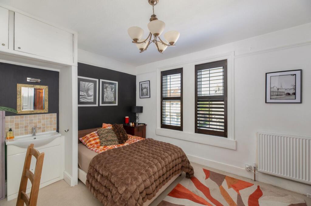 28 Hawthorne Grove-26.jpg