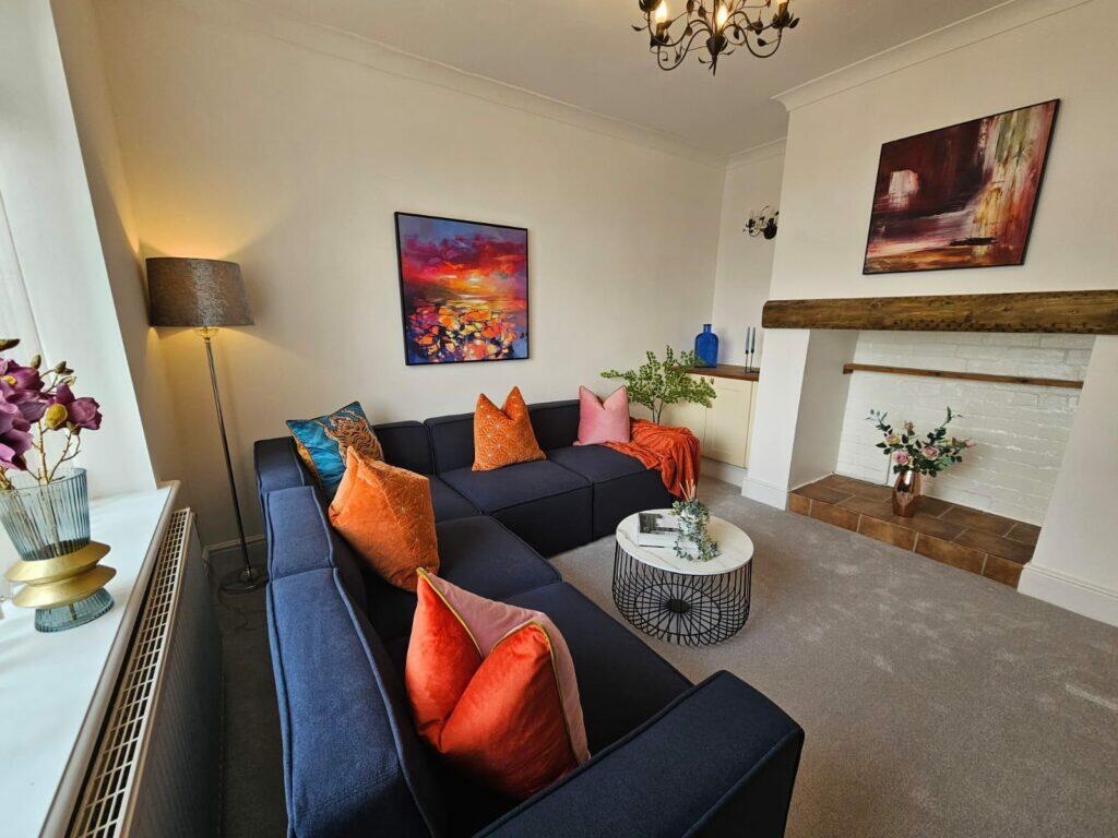 Glenhurst, Flint Hill Bank- Lounge.