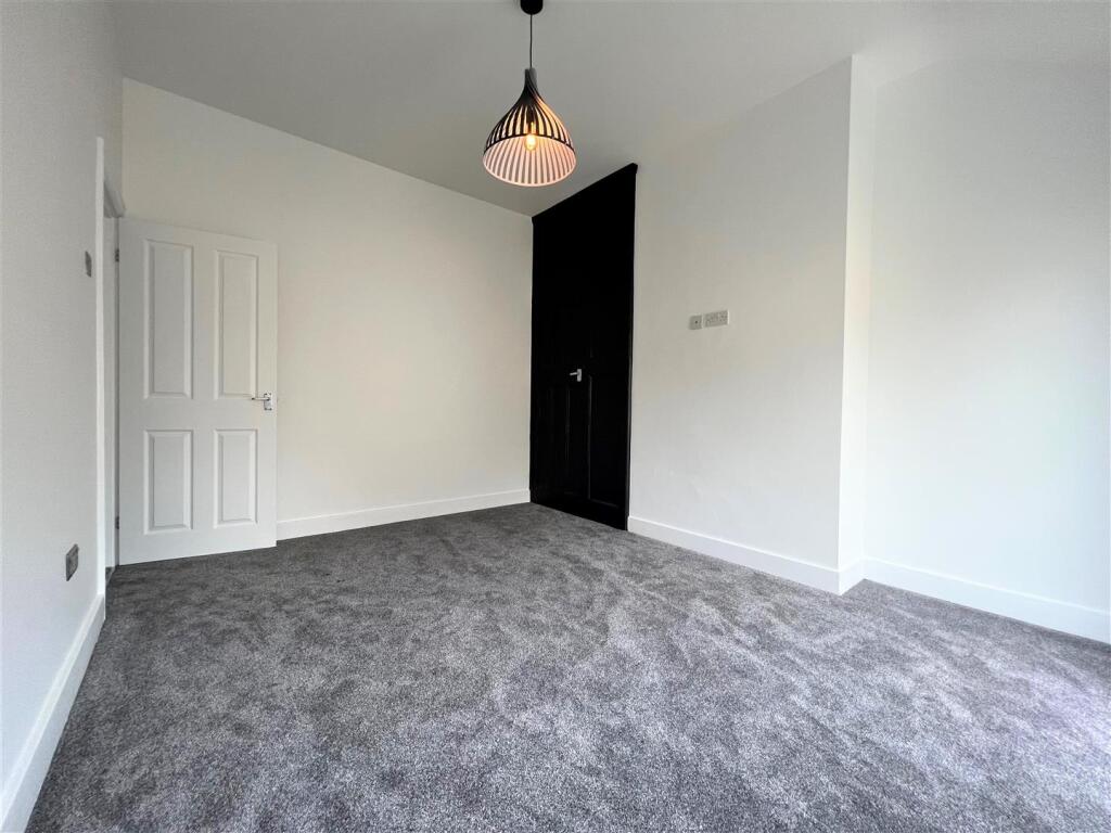 Bedroom 1.jpg