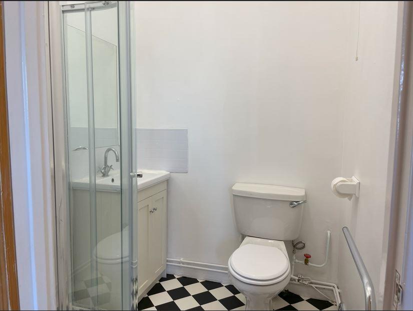 SHOWER ROOM