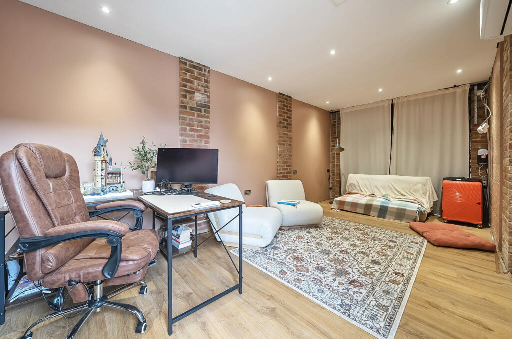 1325190-1-6876447...