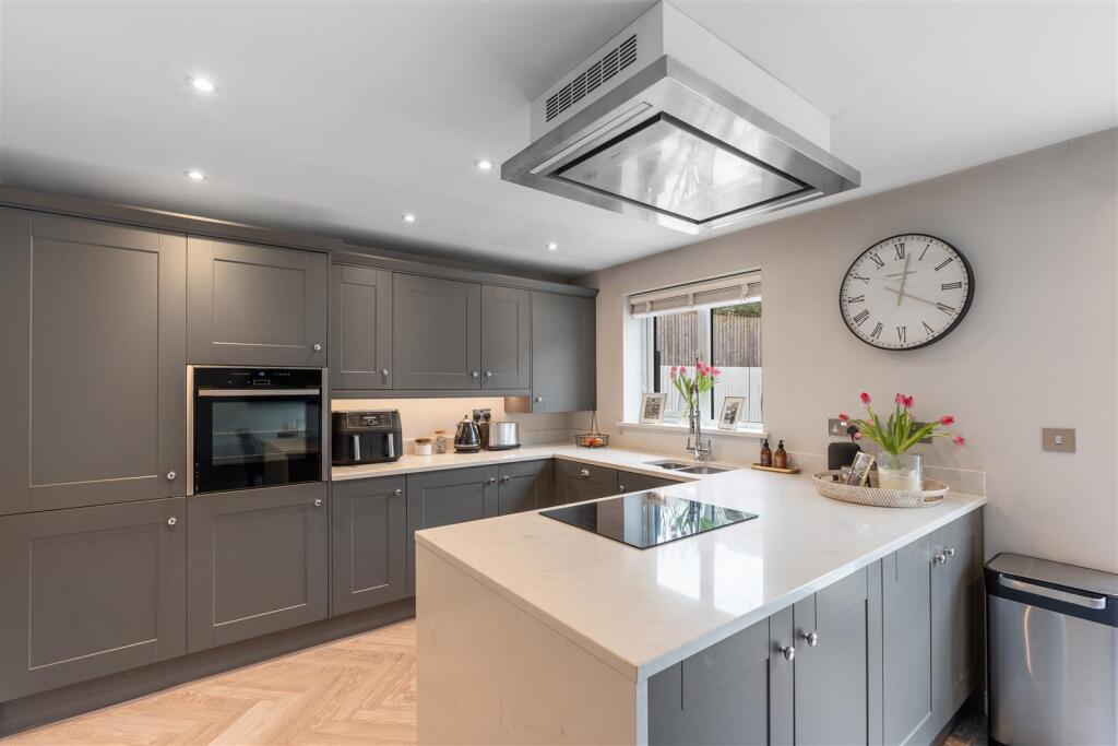 Kitchen b.jpg