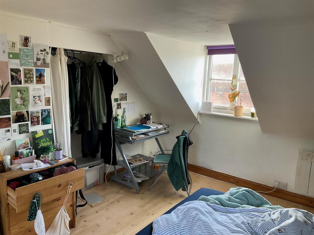 Bedroom 2 (b).jpg