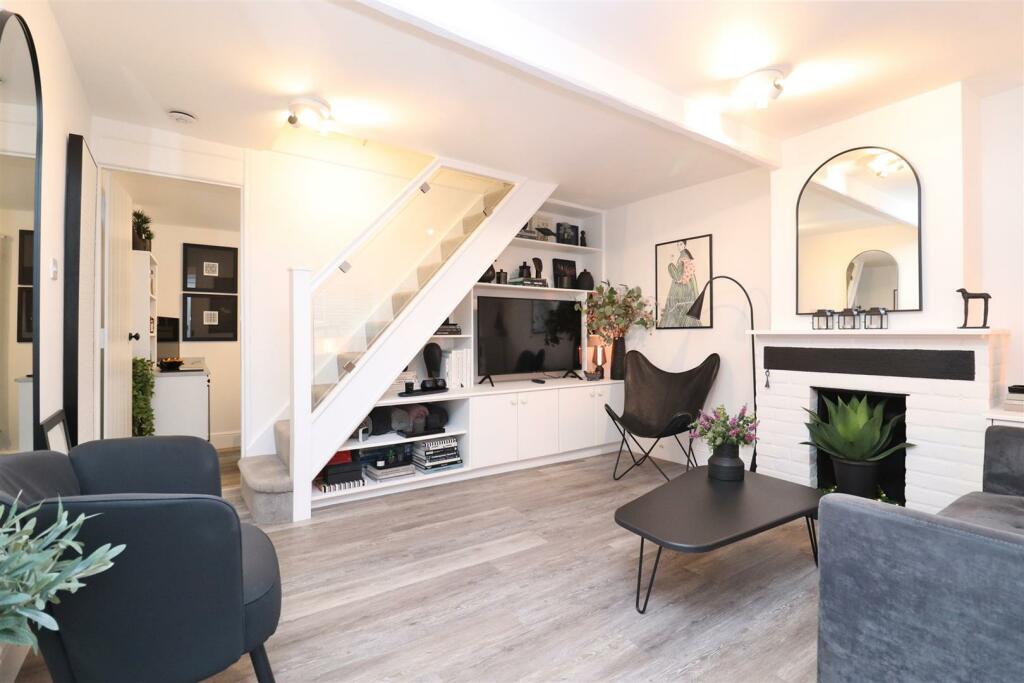 lounge 2.JPG