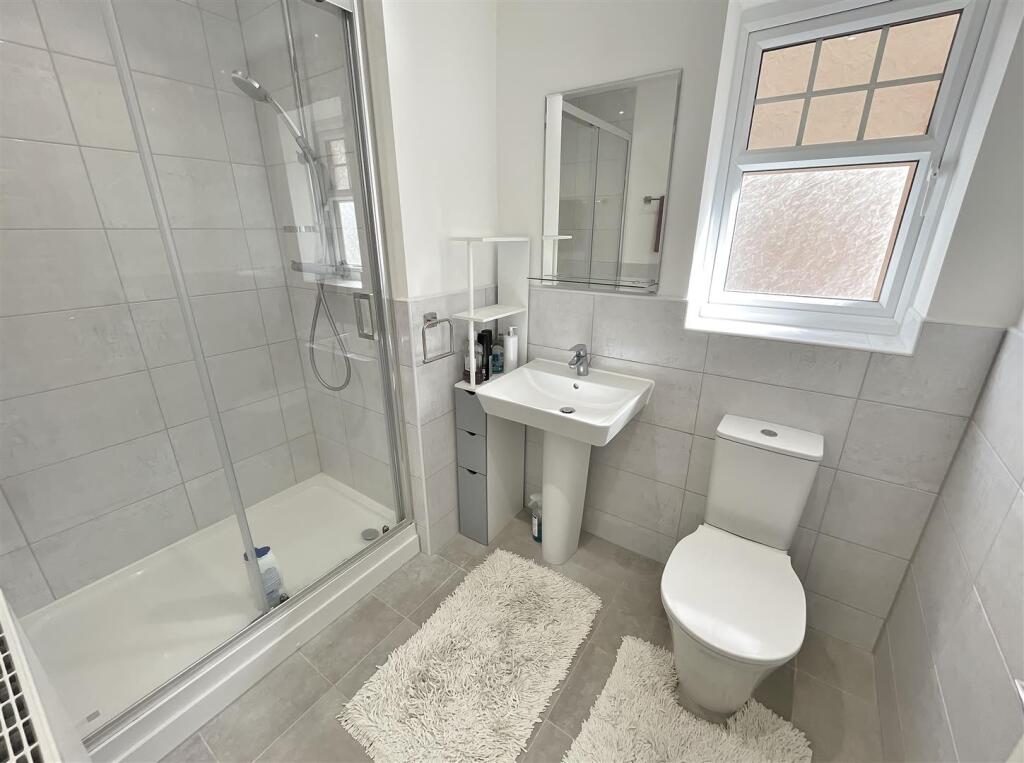 Master Bedroom En-Suite