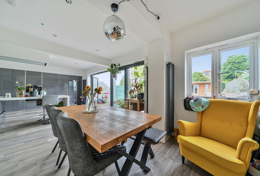 1313549-5-6855802...