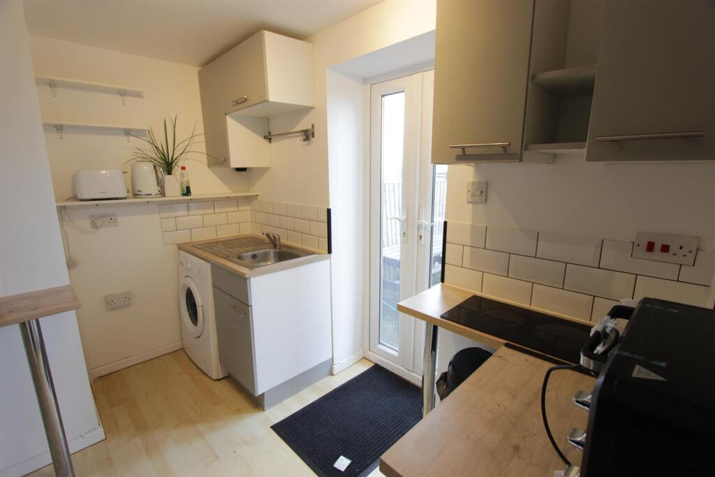 Kitchen 1.JPG