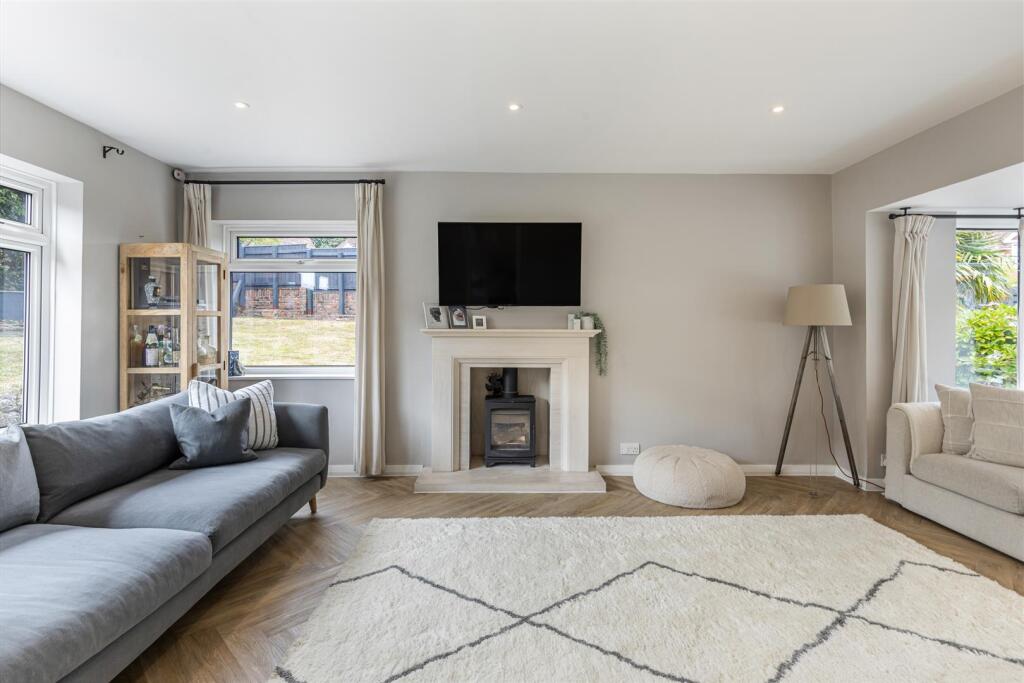 A16 - 20 Oxlea Close Torquay - 250714.jpg