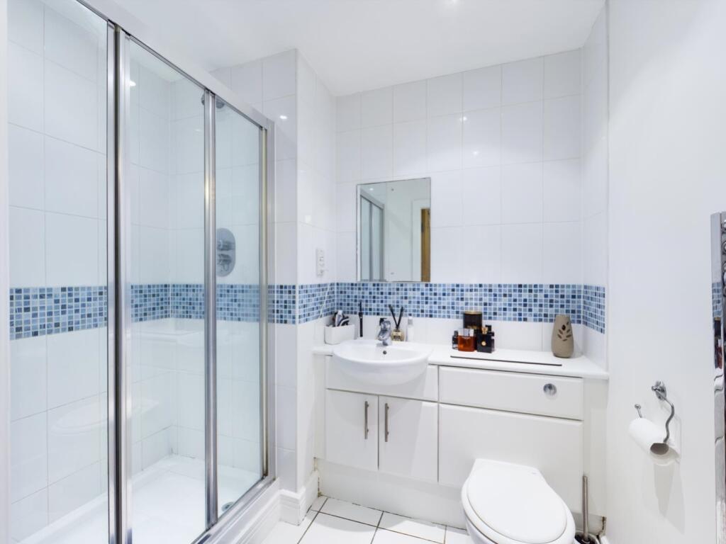 Lrg_Lrg_CAM00336P1-PR0008-STILL01