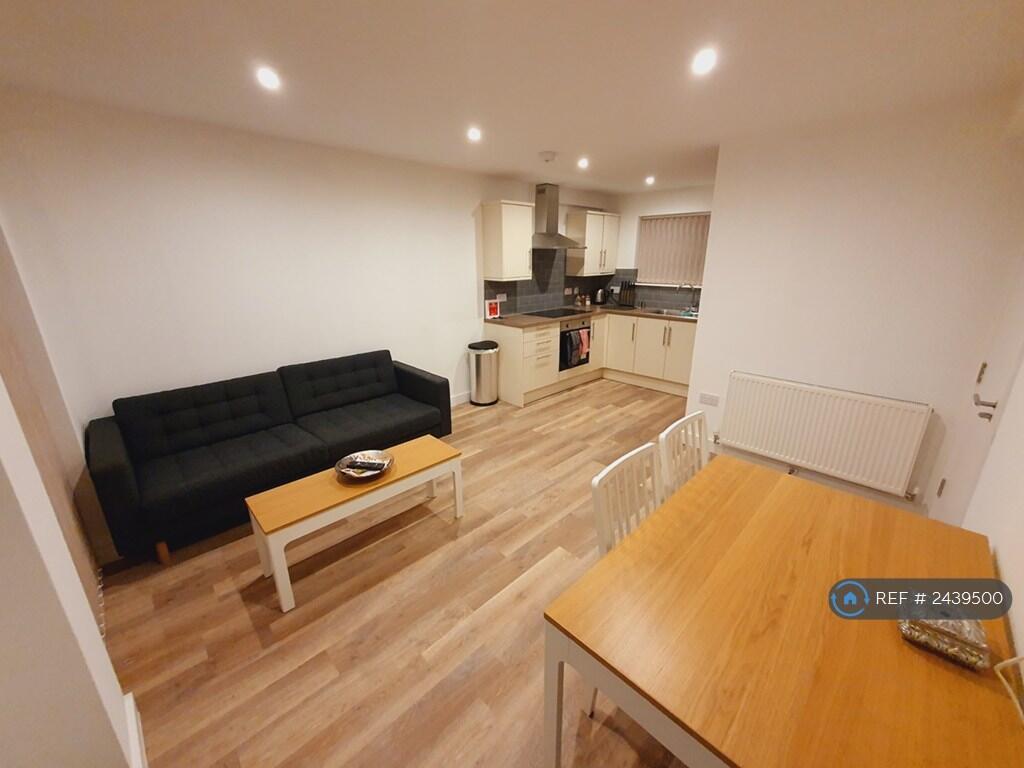 Shared Lounge/Dining Area