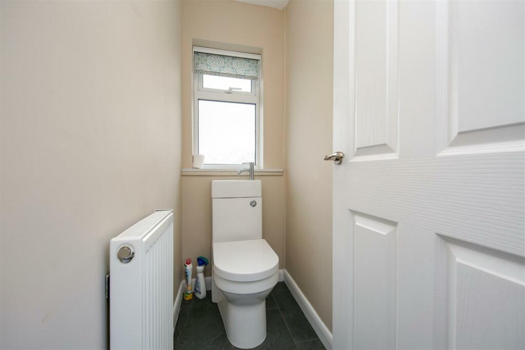 Toilet.jpg