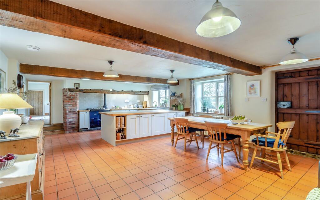 Kitchen/Dining Area