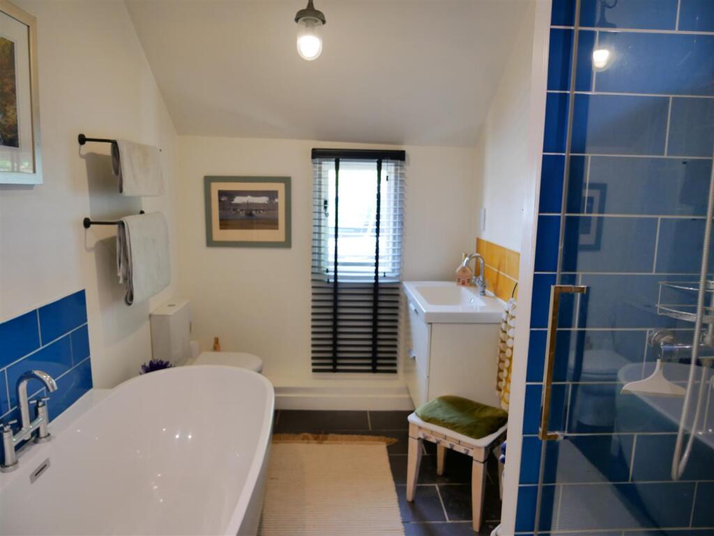 FOUR PIECE BATHROOM