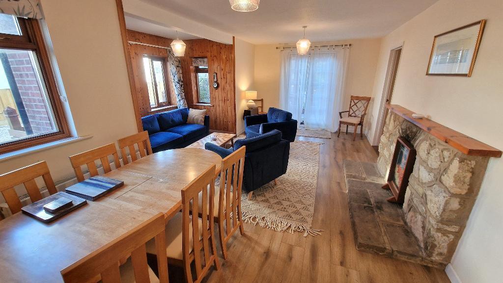 Sitting Room / Dining Room