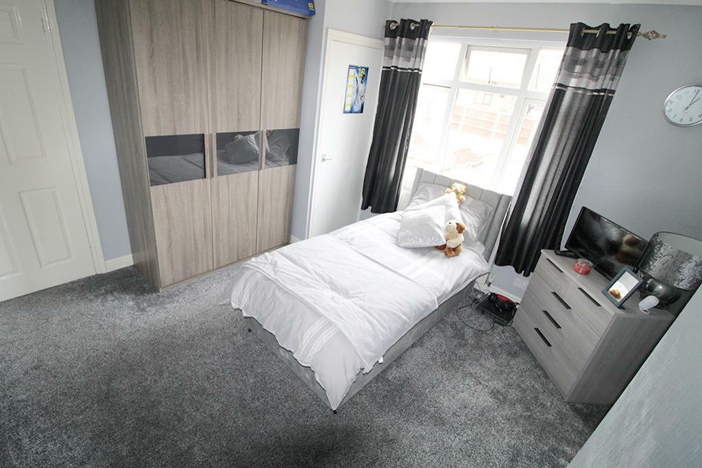 bed 2.jpg