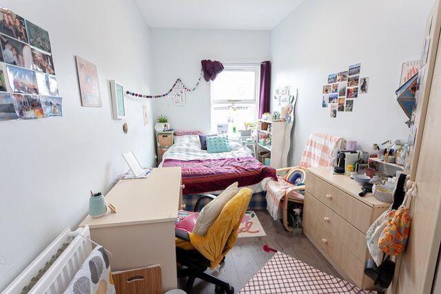 Cozy single bedroom featuring a comfortable sin...